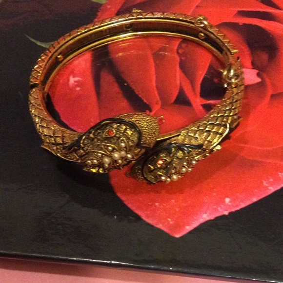 Art triple snake brooch and a bracelet that matches. - Picture 6 of 6